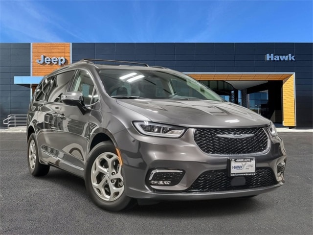2023 Chrysler Pacifica Limited's photo