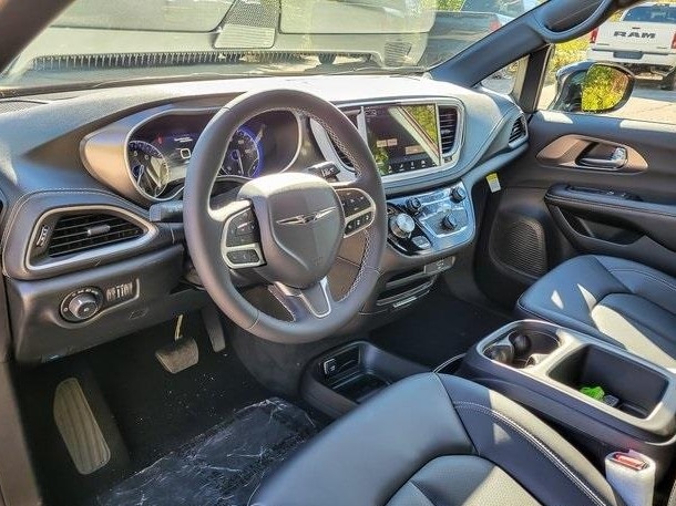 2026 CHRYSLER PACIFICA - Image 10