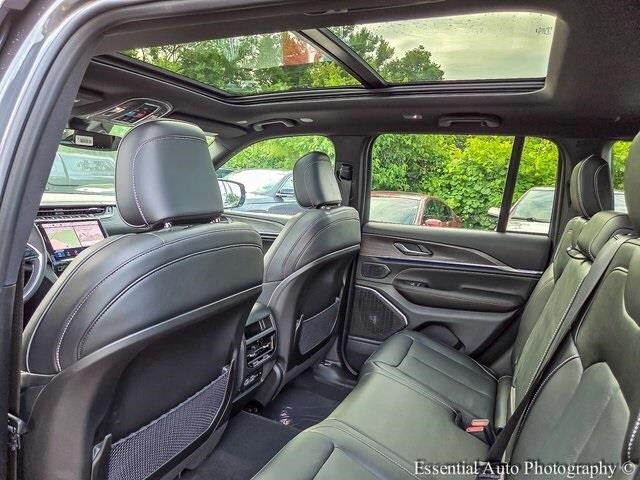 2025 JEEP GRAND CHEROKEE - Image 13