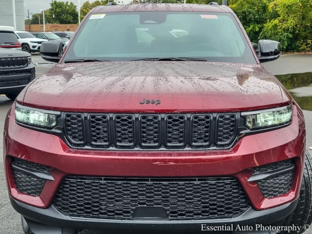 New 2025 Jeep Grand Cherokee Laredo Sport Utility