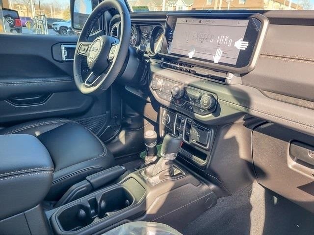 2026 JEEP GLADIATOR - Image 16