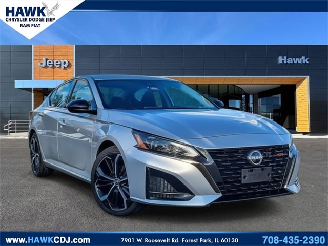 2023 Nissan Altima SR's photo