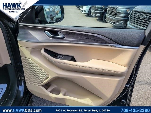 2023 JEEP GRAND CHEROKEE - Image 31