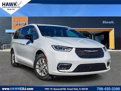 2026 Chrysler Pacifica Select Passenger Van