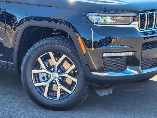 2025 Jeep Grand Cherokee Limited photo 3