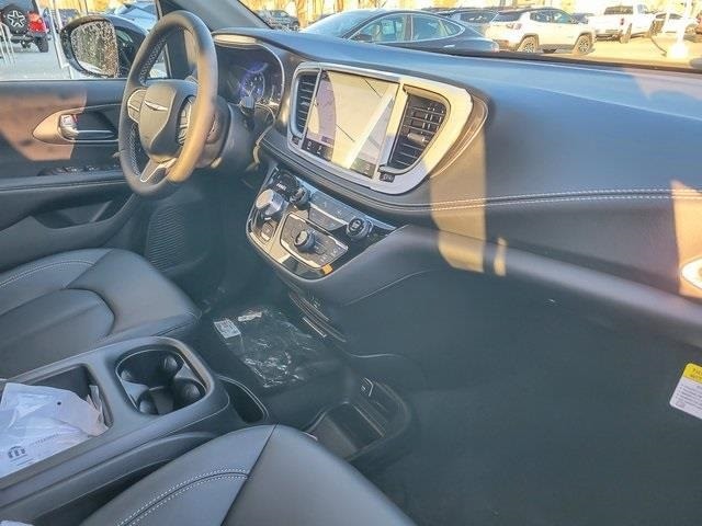 2026 CHRYSLER PACIFICA - Image 19