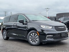 2026 Chrysler Pacifica Hybrid Select Passenger Van