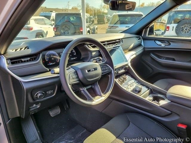 2025 JEEP GRAND CHEROKEE - Image 10