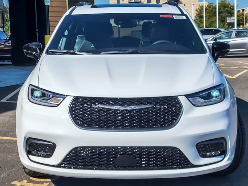 New 2026 Chrysler Pacifica Limited Passenger Van