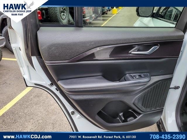 2023 JEEP GRAND CHEROKEE - Image 26