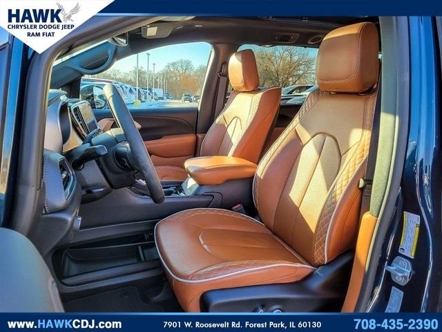 2025 CHRYSLER PACIFICA - Image 8