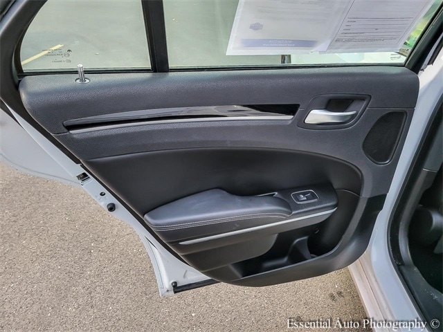 2023 CHRYSLER 300 - Image 24