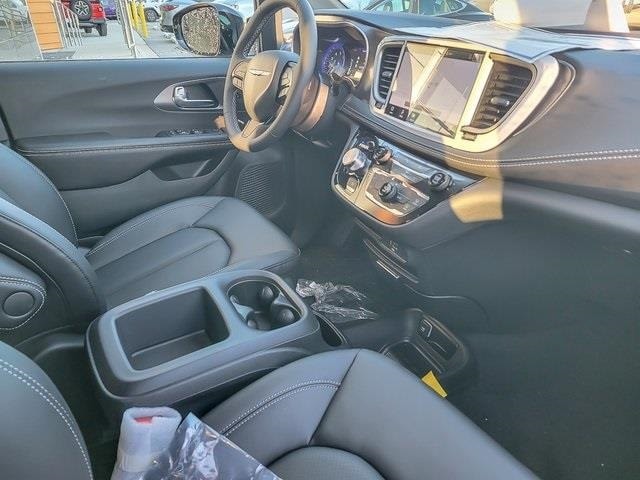 2026 CHRYSLER PACIFICA - Image 18