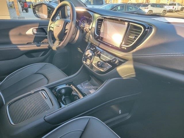 2026 CHRYSLER PACIFICA - Image 19