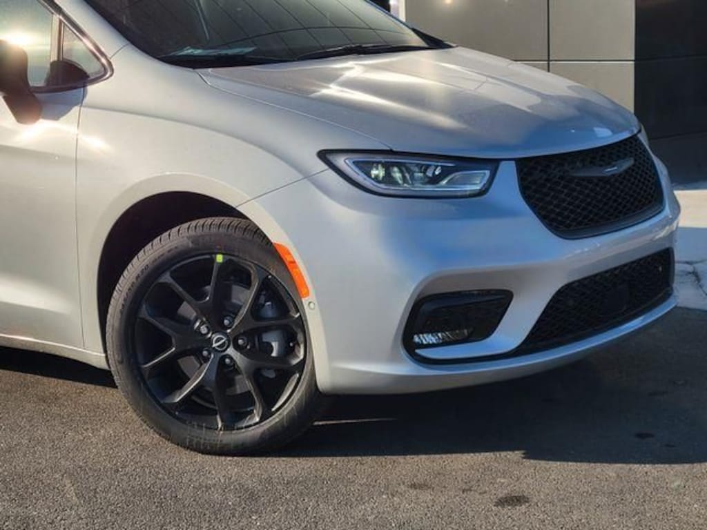 New 2026 Chrysler Pacifica Select Passenger Van