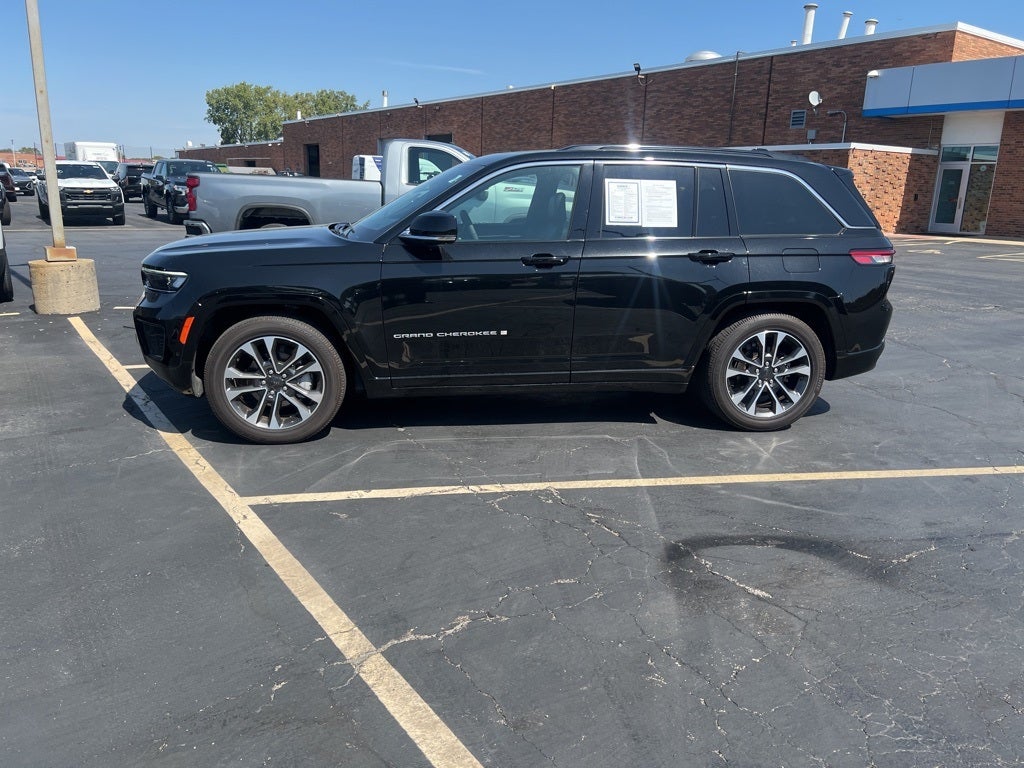 2024 Jeep Grand Cherokee Overland photo 3