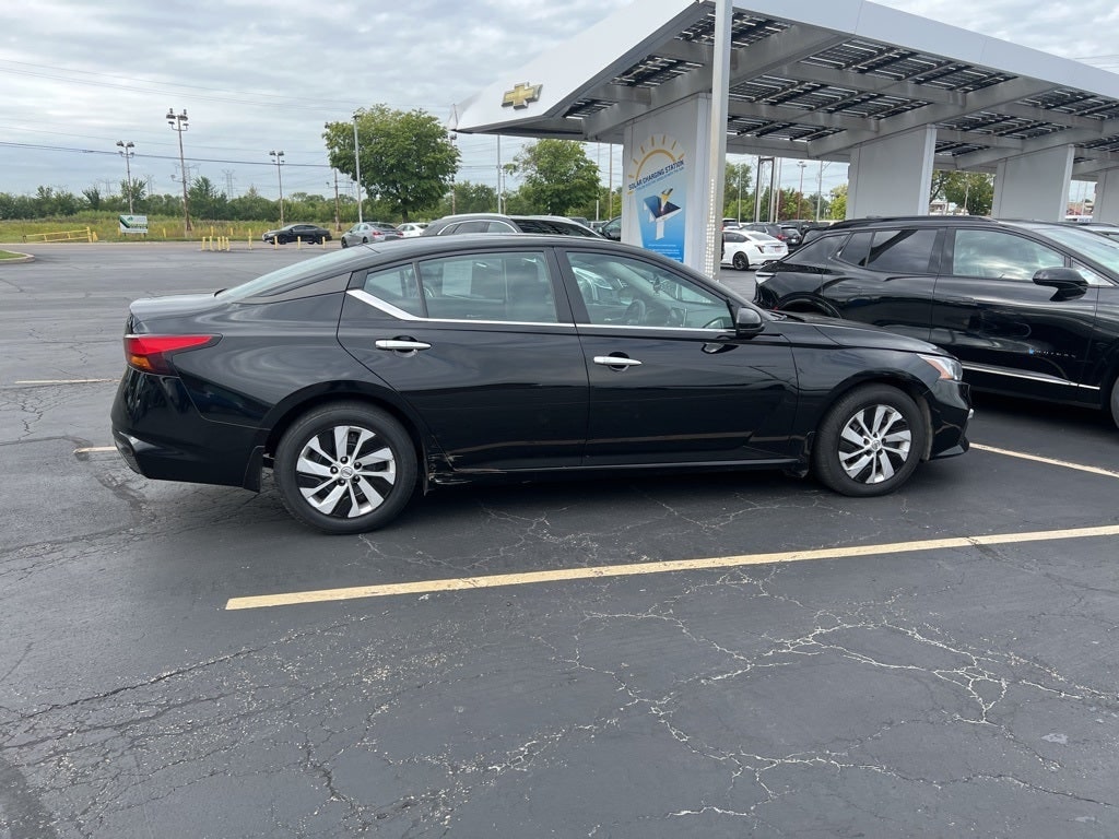Used 2020 Nissan Altima S with VIN 1N4BL4BV2LC253832 for sale in Peru, IL