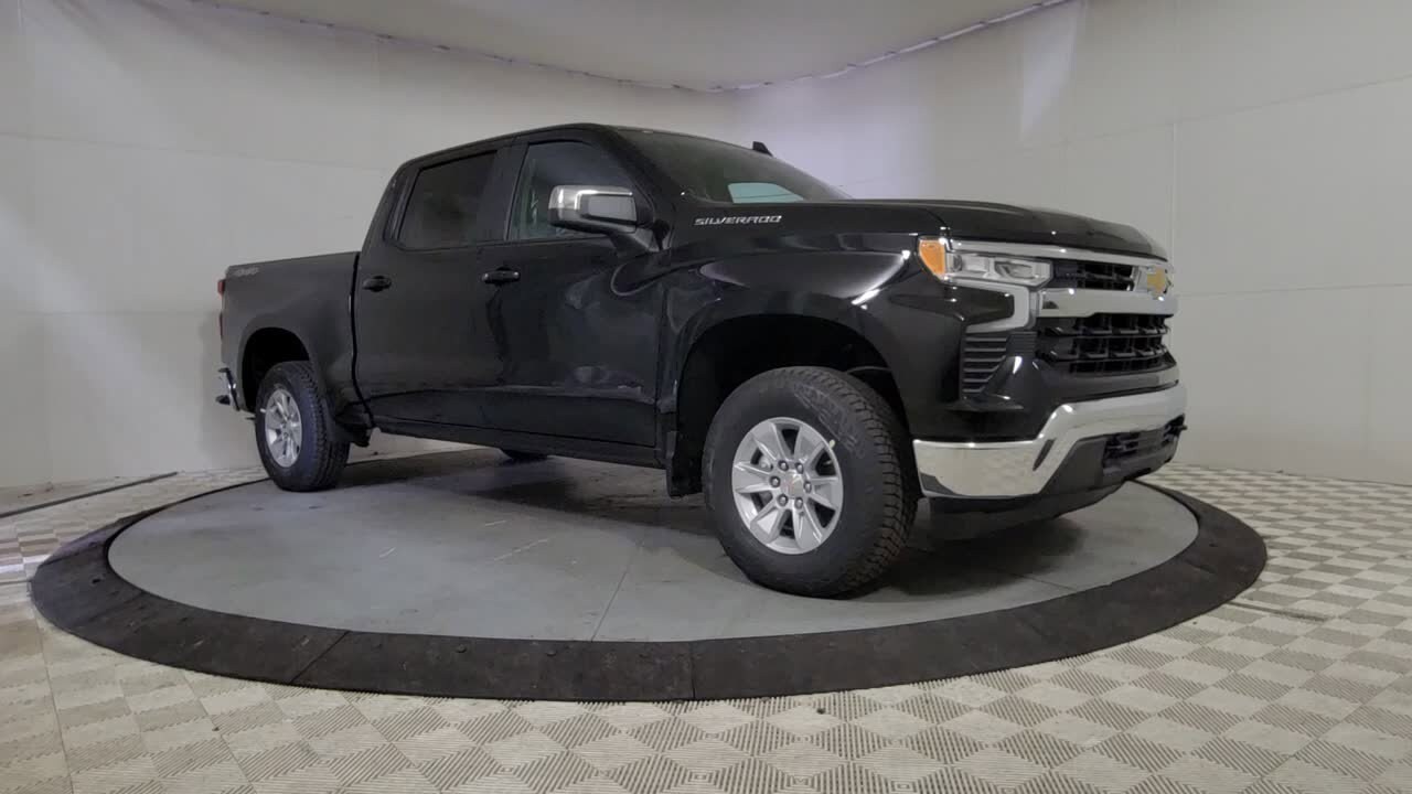 2025 Chevrolet Silverado 1500 LT photo 2