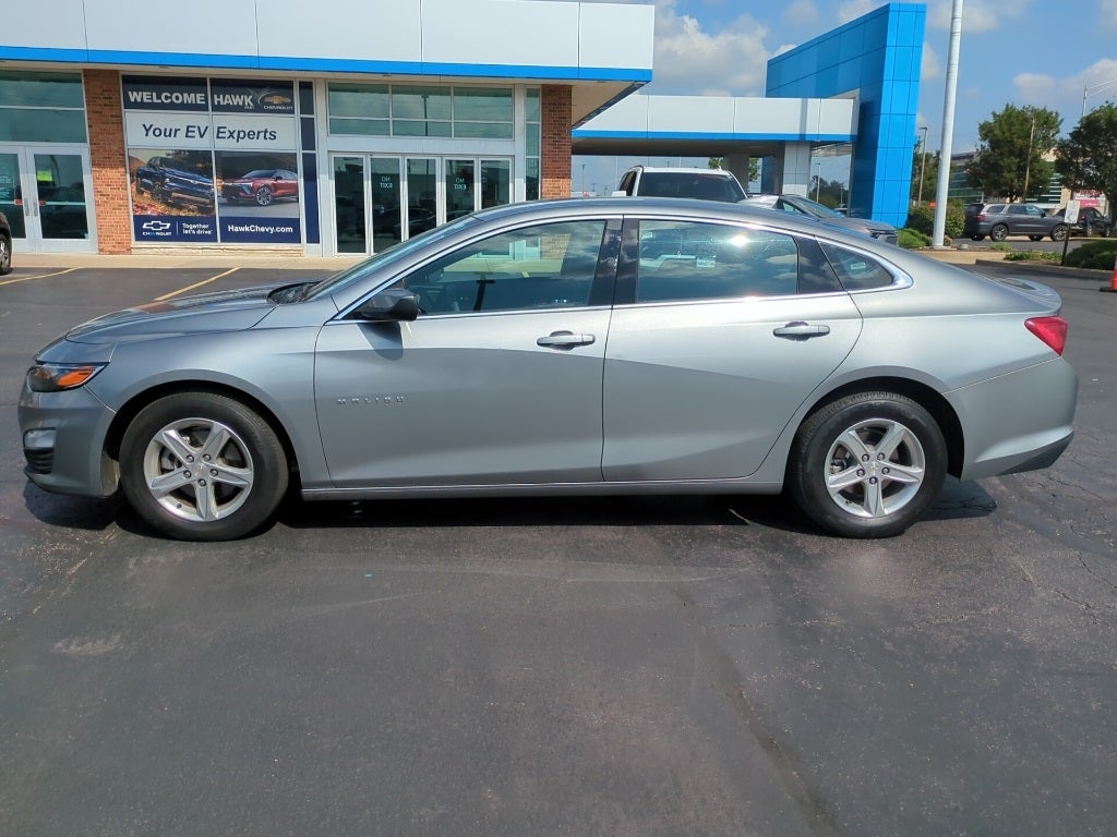 2024 Chevrolet Malibu 1LT photo 2