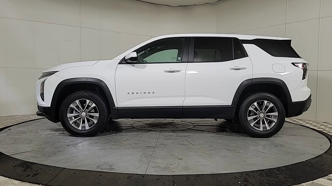 2025 Chevrolet Equinox LT photo 4