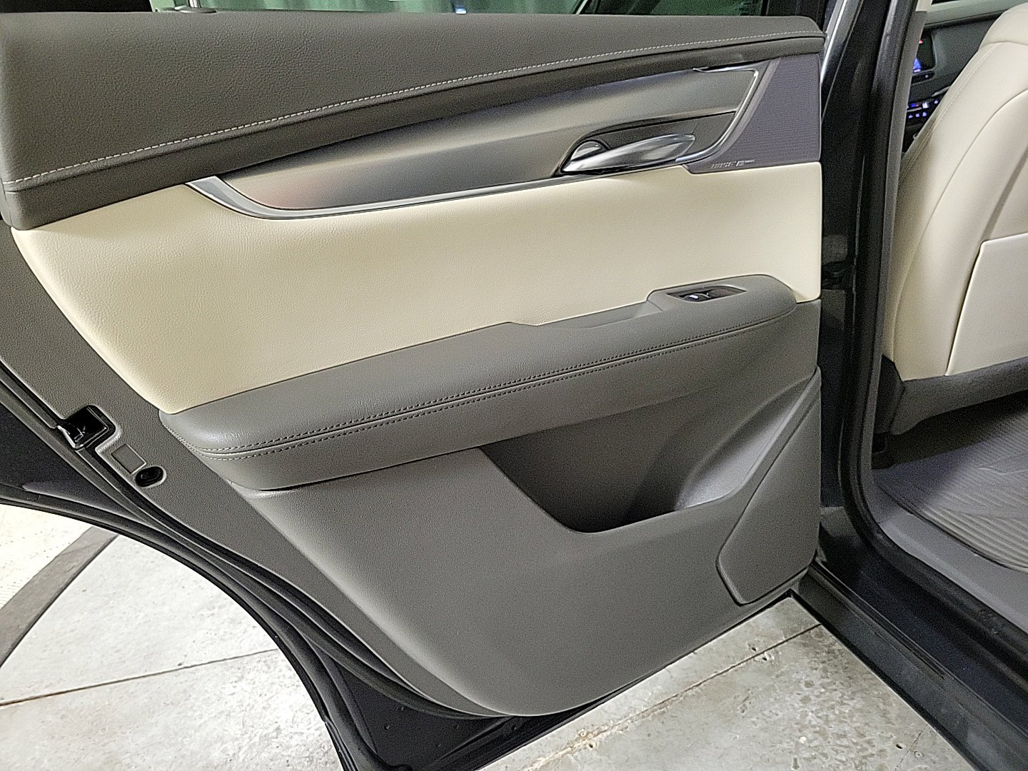 2021 CADILLAC XT5 - Image 24