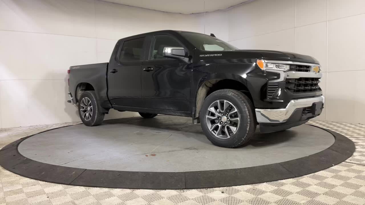 2025 Chevrolet Silverado 1500 LT photo 2