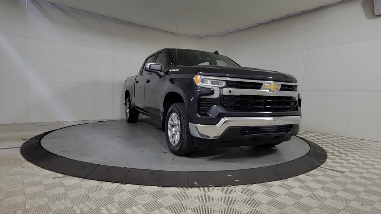 2022 Chevrolet Silverado 1500 LT photo 2