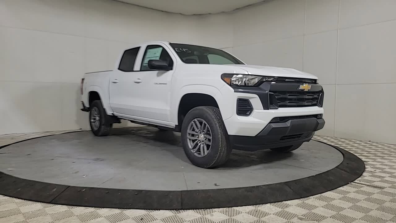 2025 Chevrolet Colorado Work Truck LT photo 2