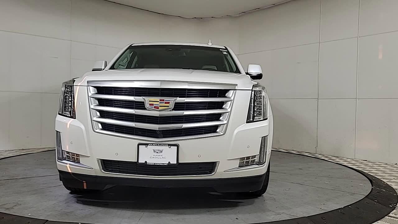 2017 Cadillac Escalade Luxury photo 2