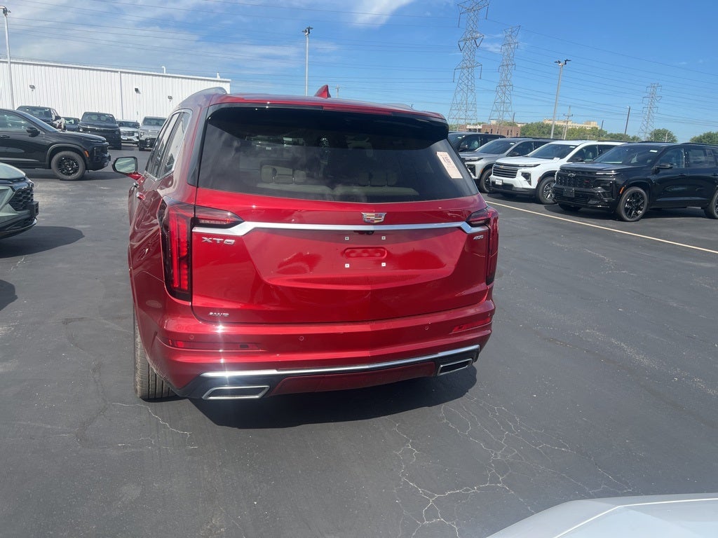 2023 Cadillac XT6 Premium Luxury photo 2