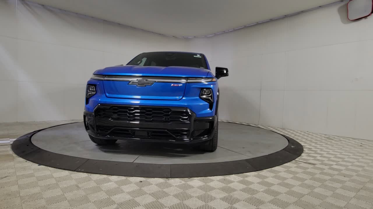 2025 Chevrolet Silverado EV RST photo 4
