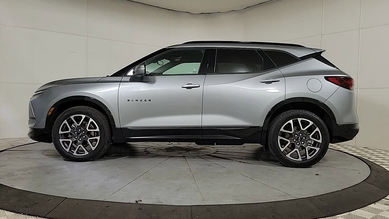 2025 Chevrolet Blazer RS photo 3