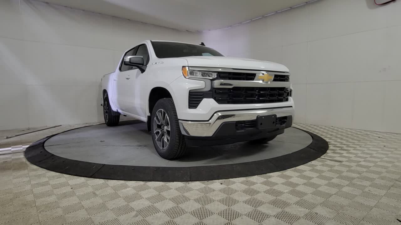 2025 Chevrolet Silverado 1500 LT photo 3
