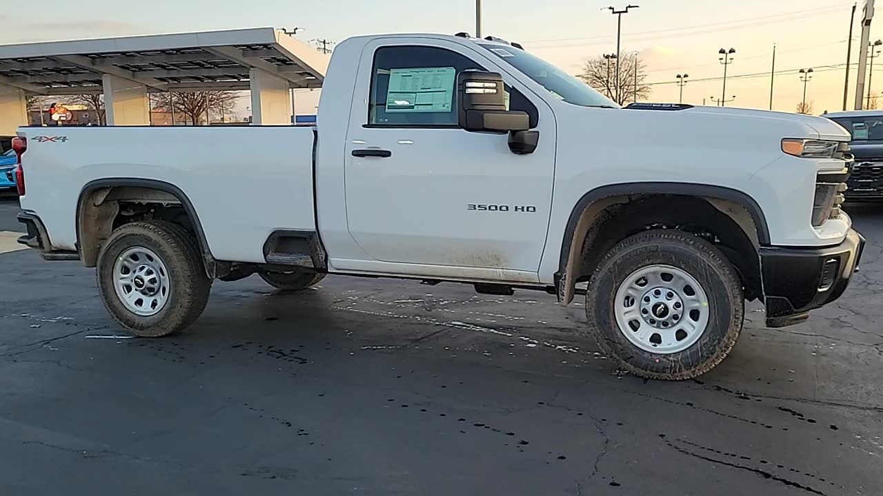 2025 Chevrolet Silverado 3500HD photo 3