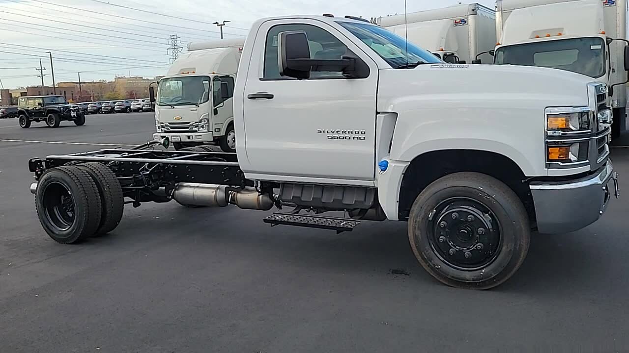 2024 Chevrolet Silverado 5500HD Work Truck photo 3