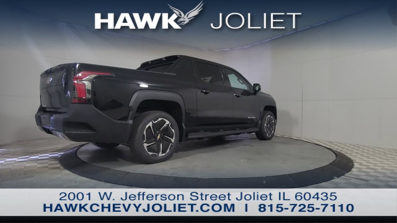 2025 Chevrolet Silverado EV LT - Photo 12