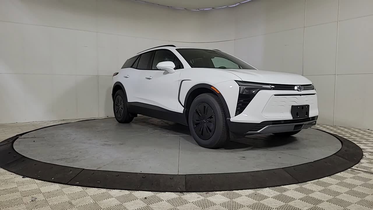 2025 Chevrolet Blazer EV photo 2