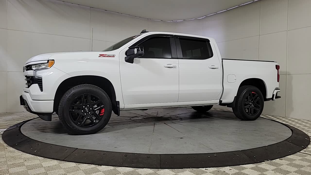 2024 Chevrolet Silverado 1500 RST photo 3