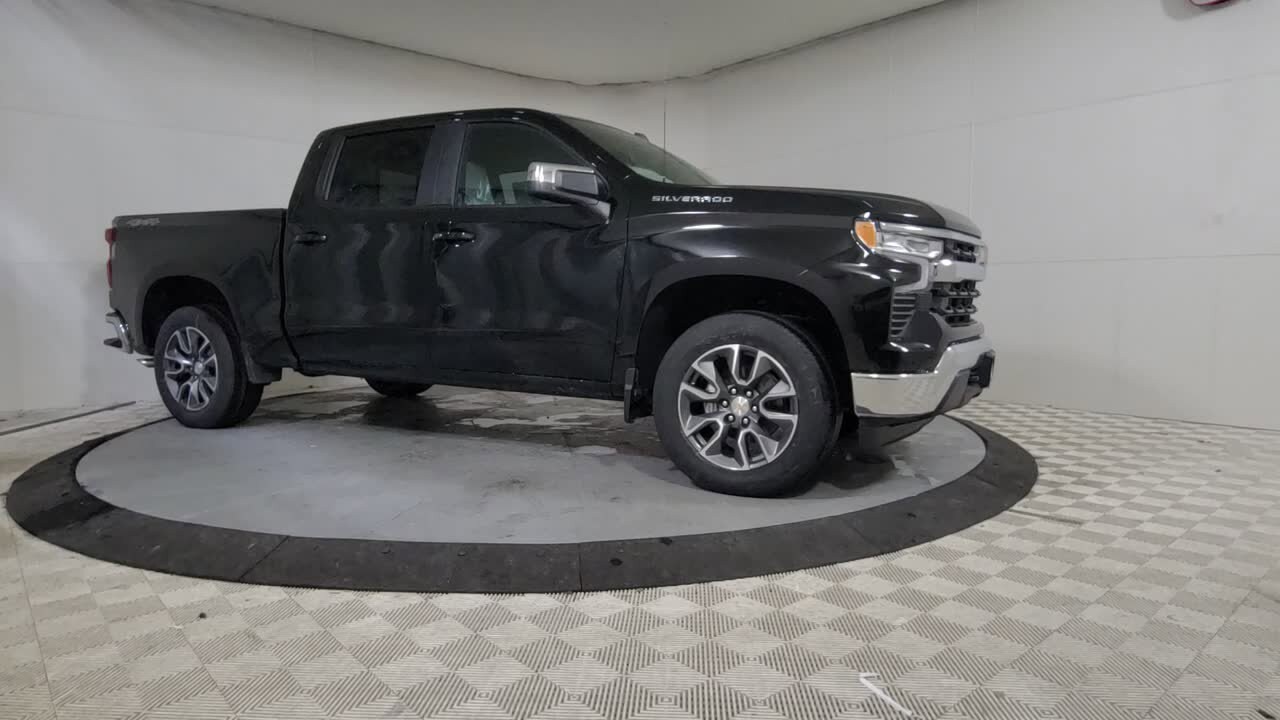 2025 Chevrolet Silverado 1500 LT photo 2
