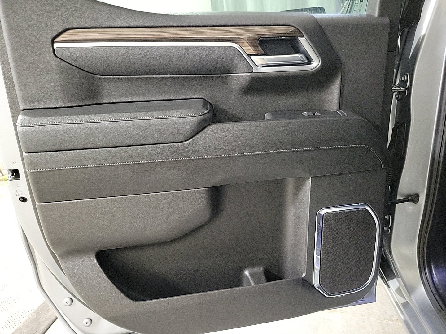 2025 CHEVROLET SILVERADO - Image 22