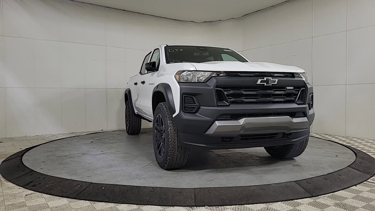 2025 Chevrolet Colorado Trail Boss photo 3