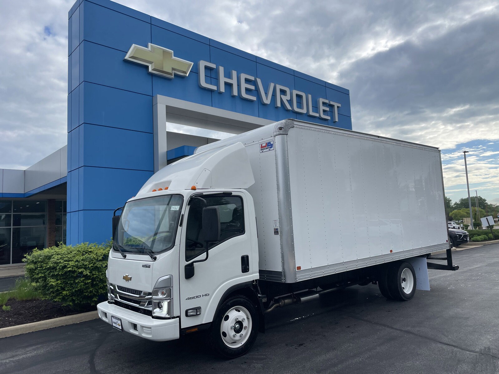 2024 Chevrolet Silverado 4500HD photo 2