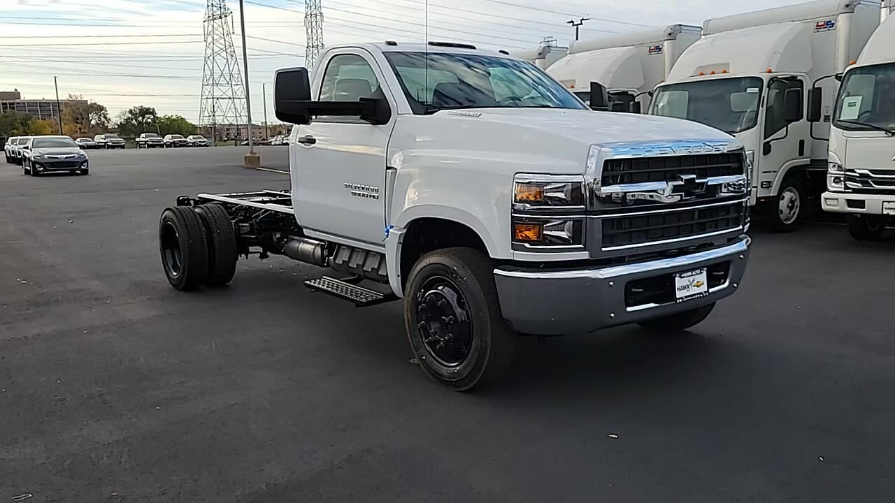 2024 Chevrolet Silverado 5500HD Work Truck photo 2