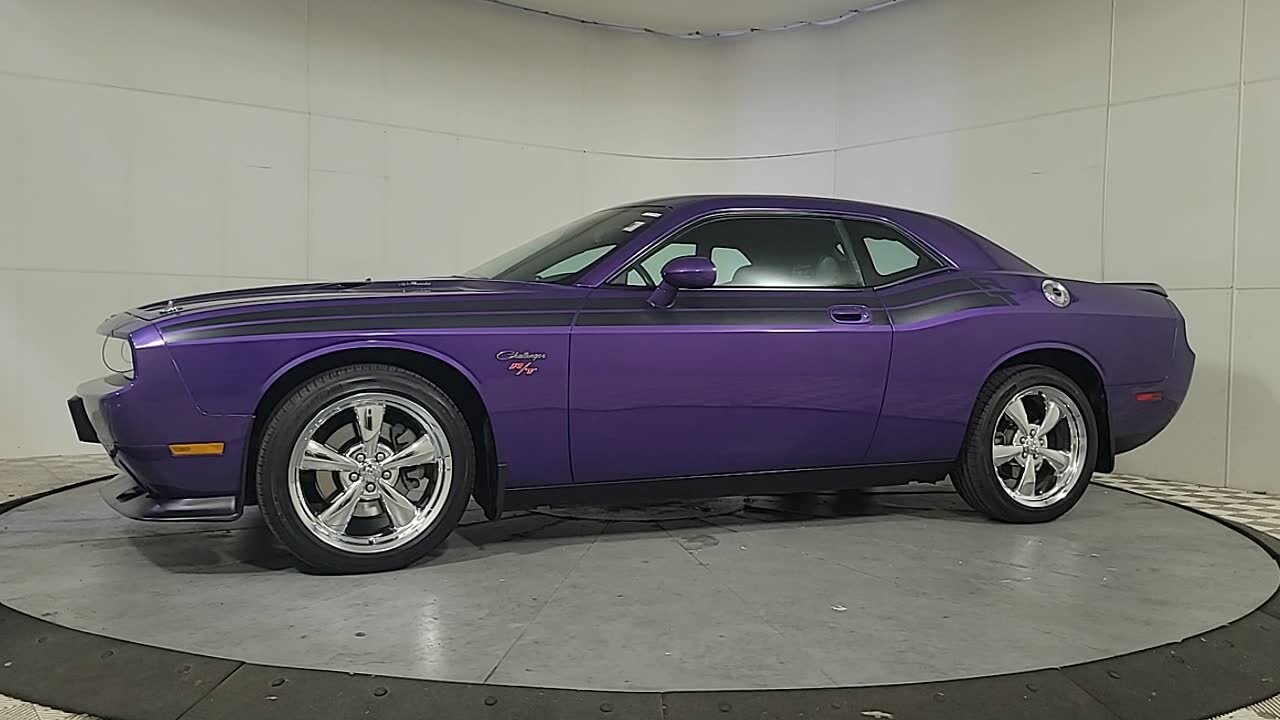 2010 Dodge Challenger R/T photo 2