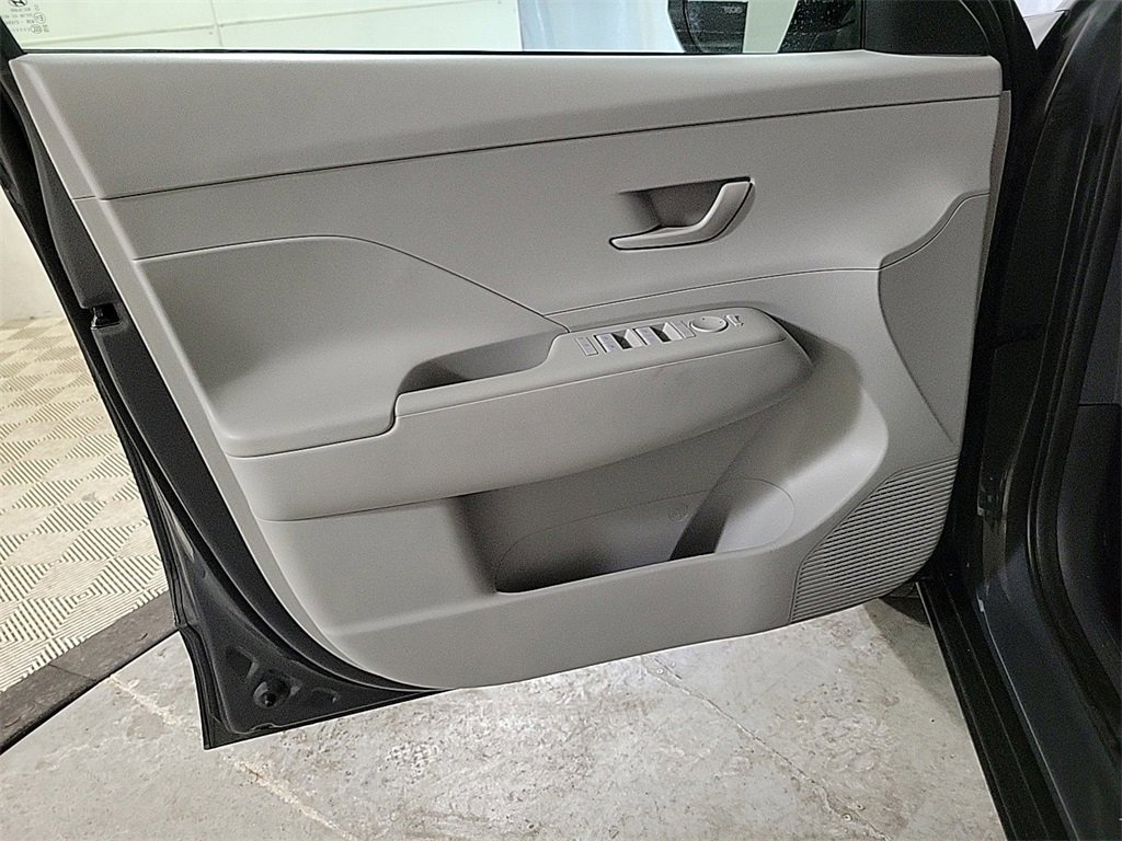 2025 HYUNDAI KONA - Image 10