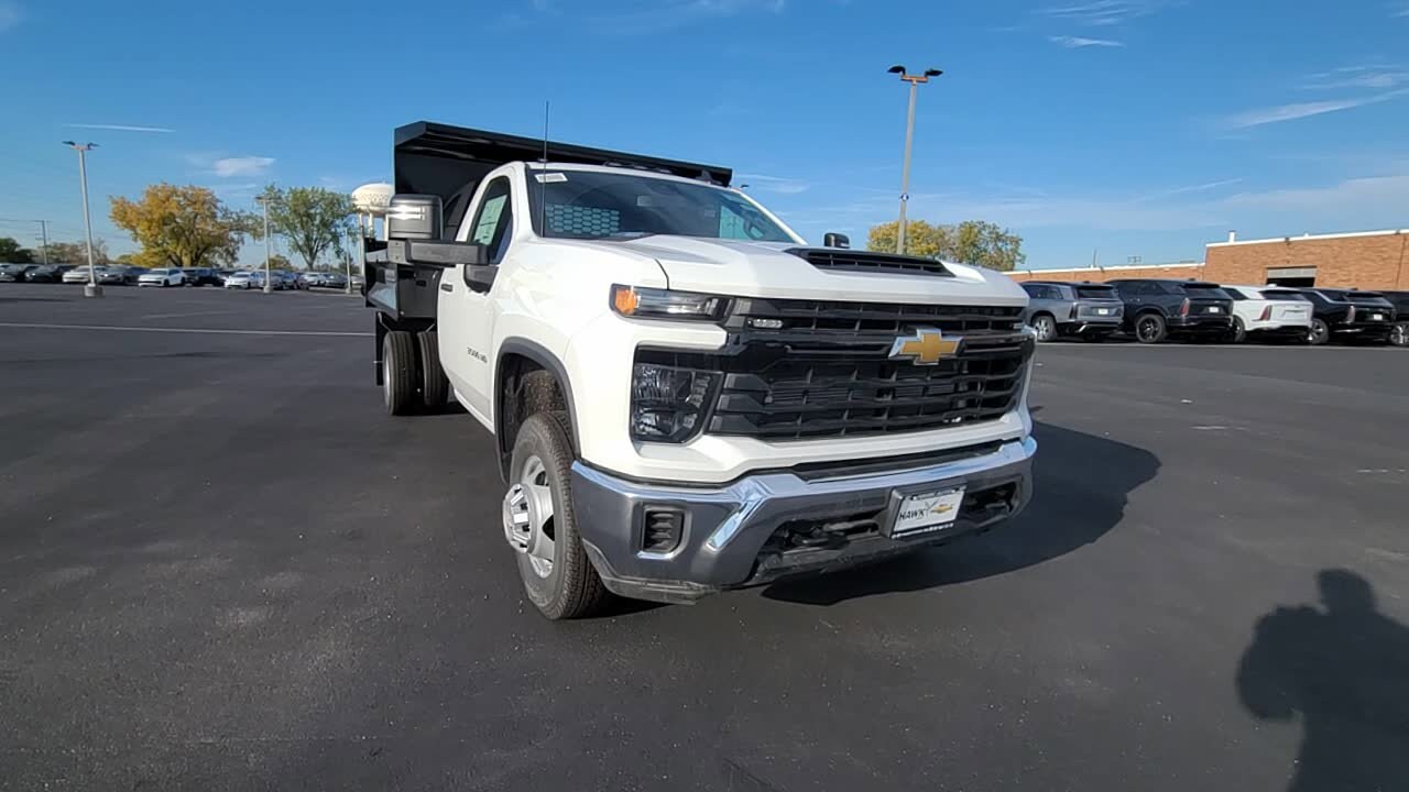 2025 Chevrolet Silverado 3500HD Work Truck photo 3