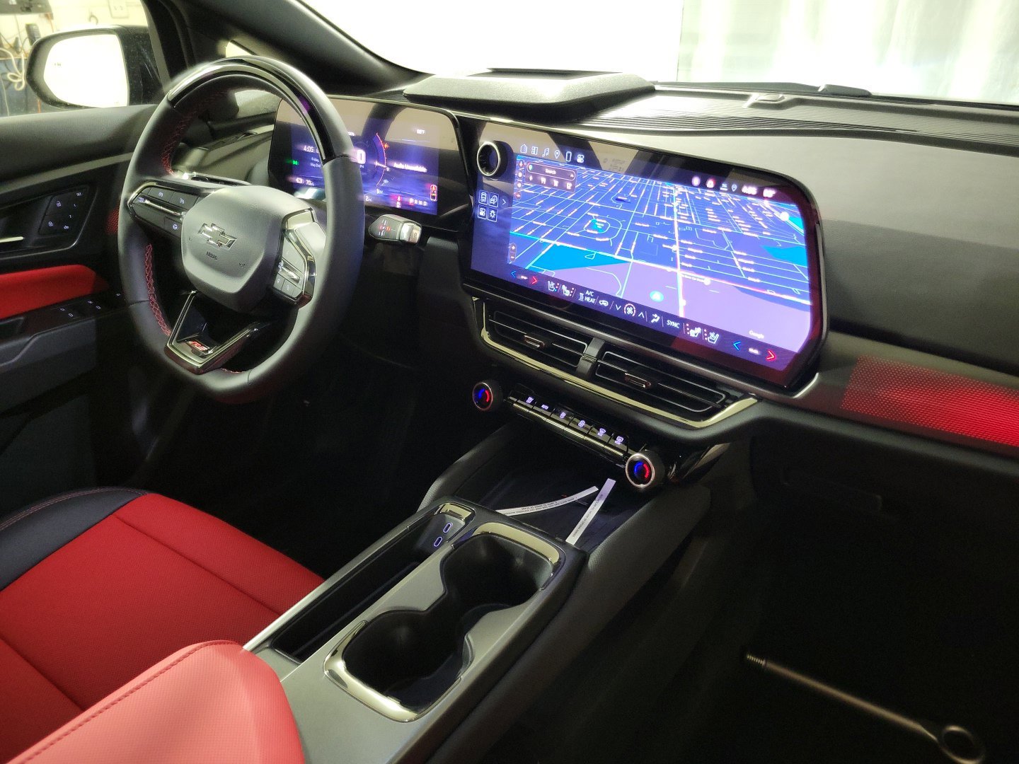 2025 Chevrolet Equinox EV RS - Photo 24