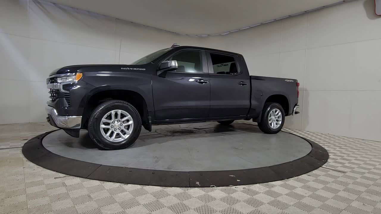 2022 Chevrolet Silverado 1500 LT photo 3