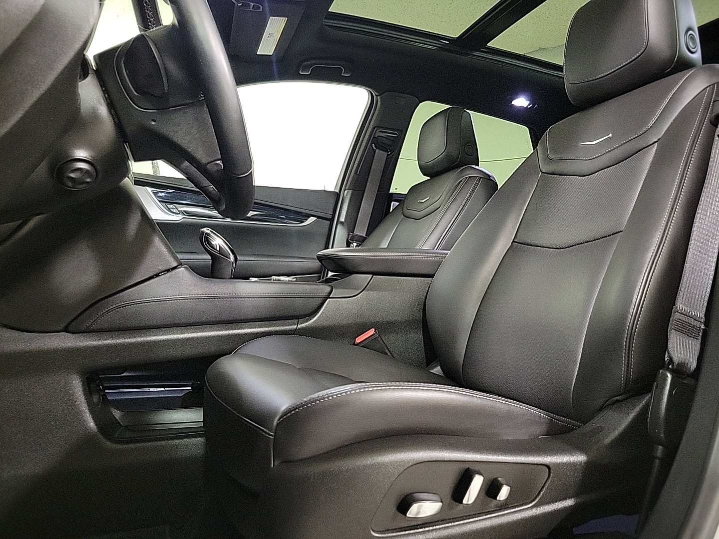 2025 CADILLAC XT5 - Image 12