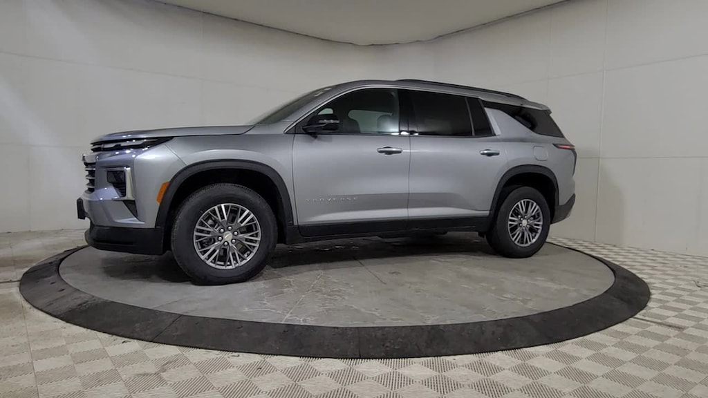 Used 2025 Chevrolet Traverse LT SUV